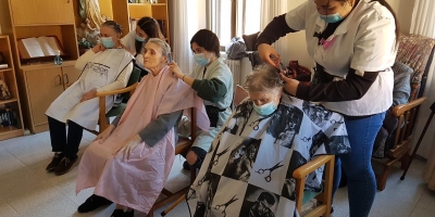 Servicio de peluquería a la comunidad de Hermanas Adoratrices