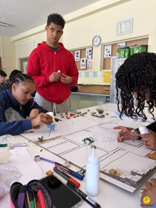 ¡Aprendiendo a construir la ciudad del futuro! ¡Aprendiendo a construir la ciudad del futuro!