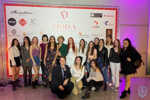 CFGM Confección y Moda colaborador oficial de la Pasarela de Moda de Castilla y León CFGM Confección y Moda colaborador oficial de la Pasarela de Moda de Castilla y León